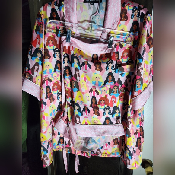 BARBIE x KAREN MABON PAJAMAS SILKY SMOOTH - Picture 2 of 8